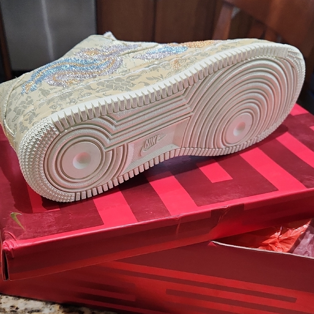 Floral Embroidered Sneakers Nike - Picture 2 of 8